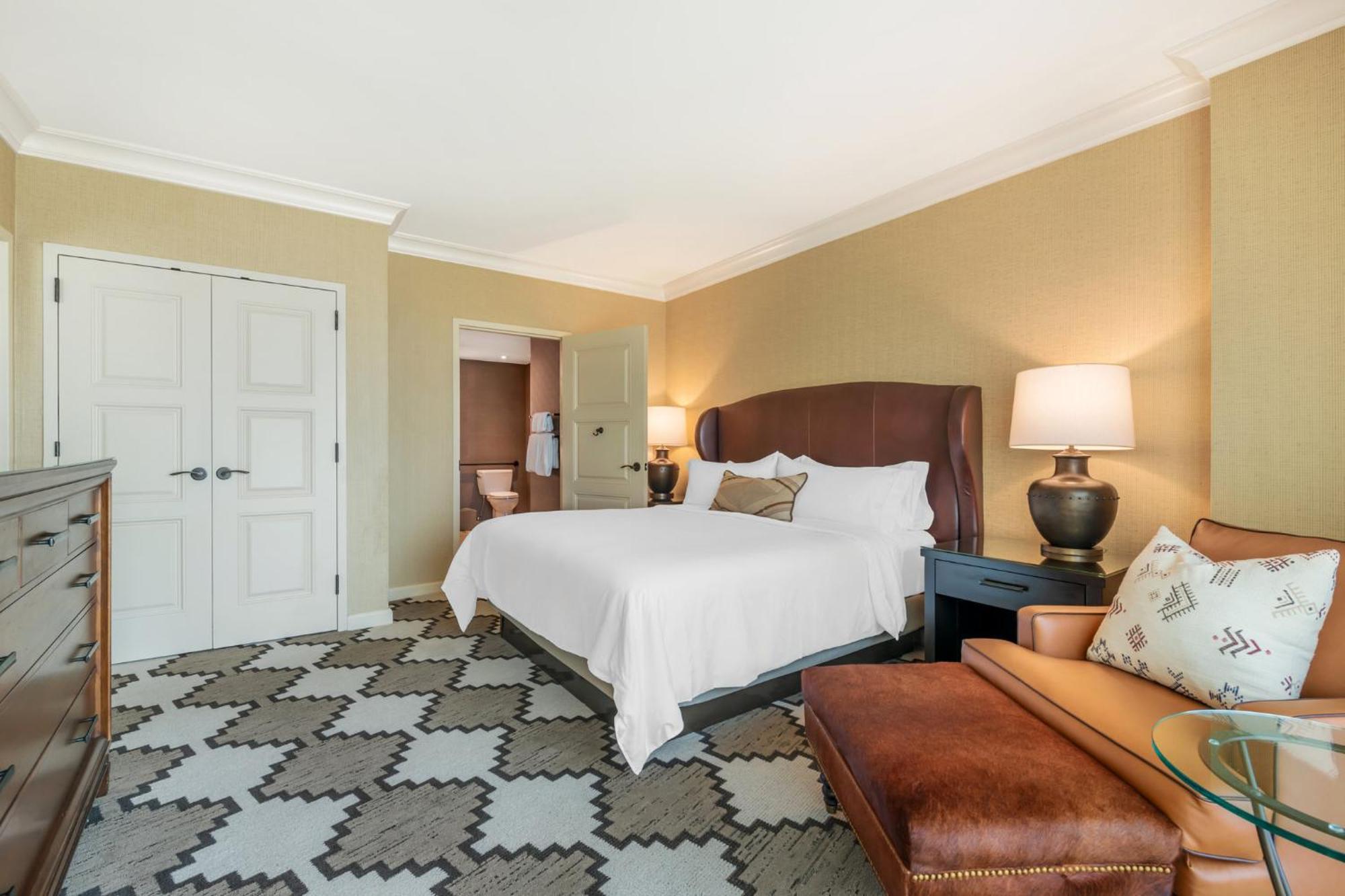 Omni Worth Hotel 4*